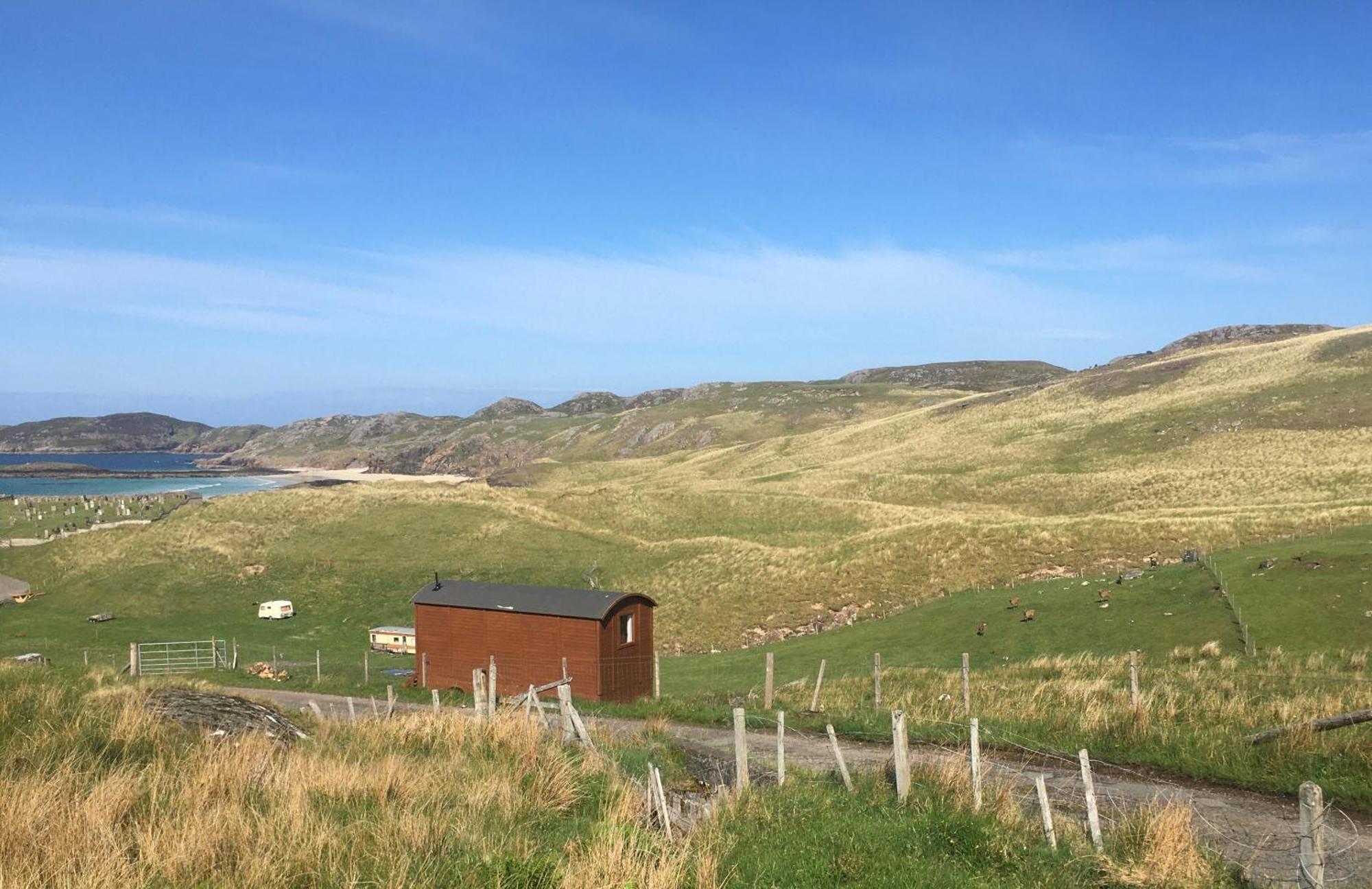 Eco Crofters Wagon By The Beach Oldshoremore Exterior foto